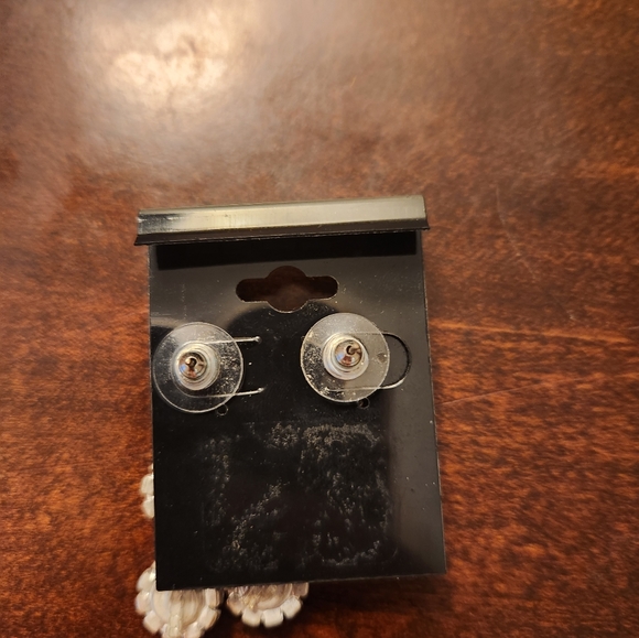 Ooh! Rhinestone Neckless and Earings Set - Picture 4 of 5